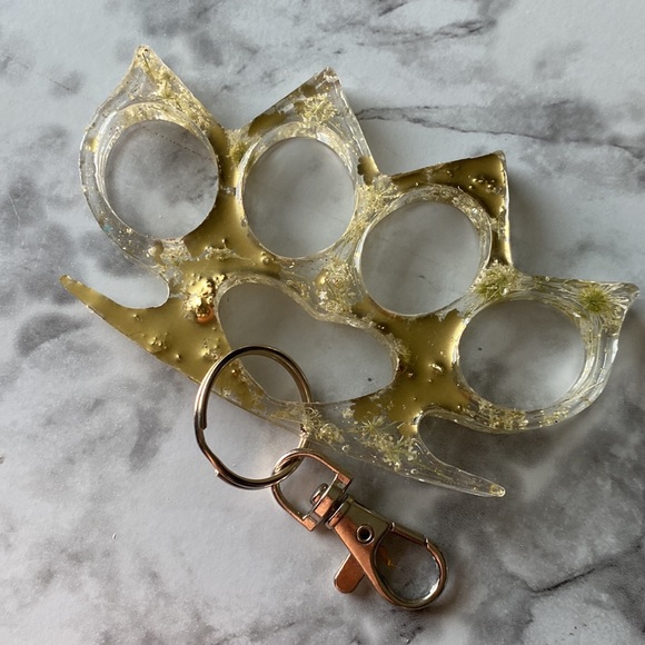 Flower knuckles keychain - Picture 3 of 6